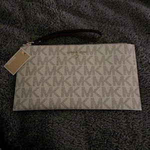 Michael Kors Jet Set Clutch Wristlet NEW w/tags!